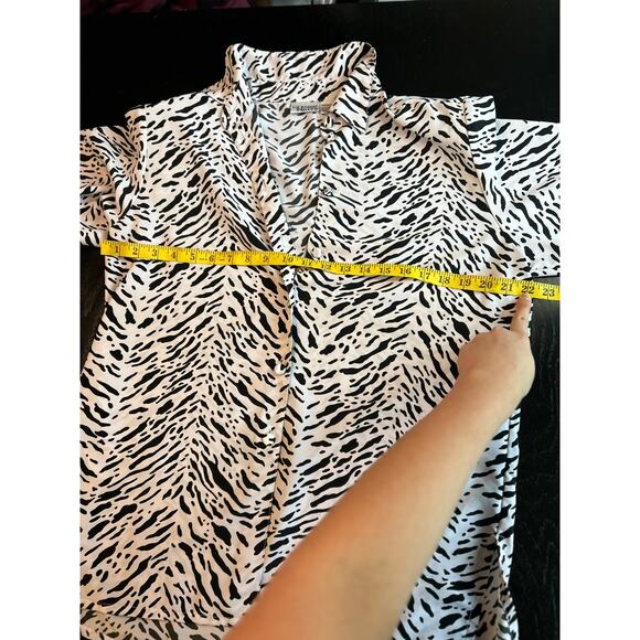 90s Liz Baker- Snow Leopard- Silky Blouse- oversized Med- Shoulder Pads academia - Picture 2 of 7